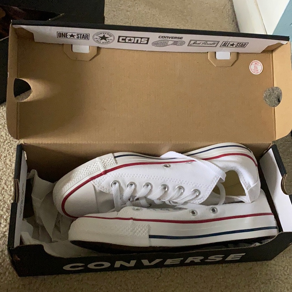 White chuck taylor all star converse size 8.5 women